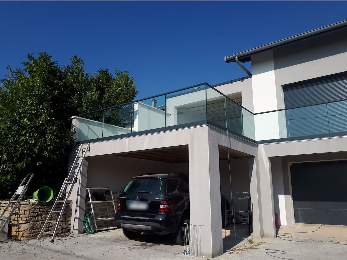 Installation de barrière alu proche de Lagnieu